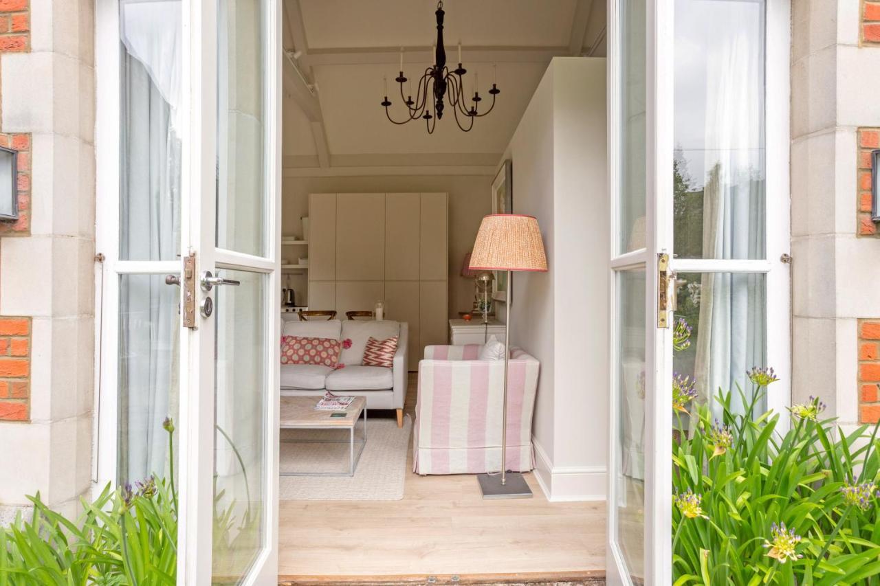 The Annexe - Beautiful Apartment With Garden Close To Heathrow And Windsor Staines-upon-Thames Exterior foto