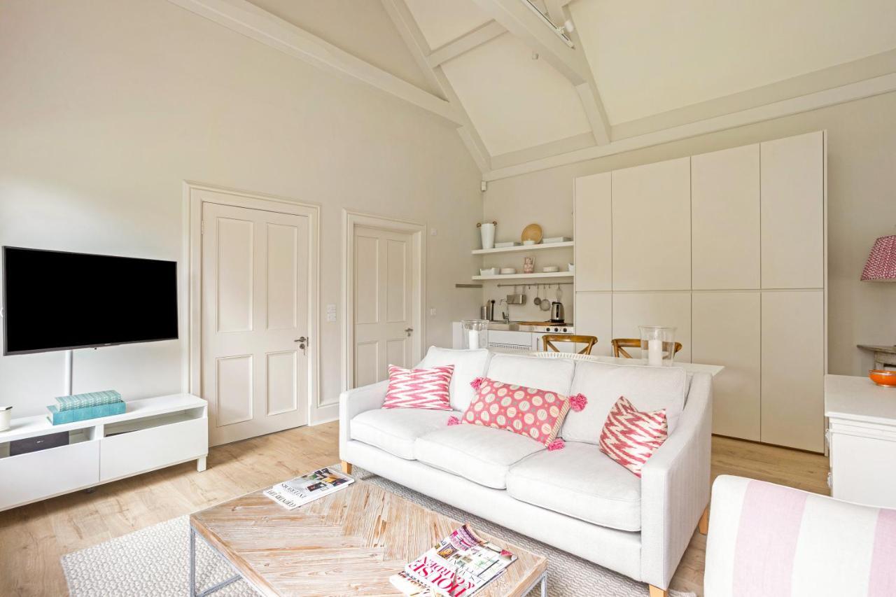 The Annexe - Beautiful Apartment With Garden Close To Heathrow And Windsor Staines-upon-Thames Exterior foto